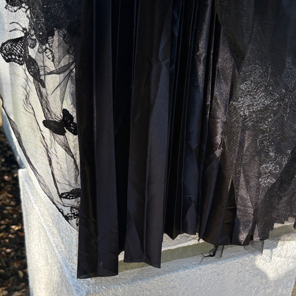 Elegant Black Lace Overlay Skirt - Picture 3 of 8
